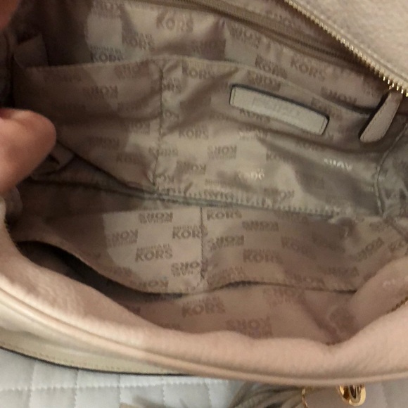 Michael kors purse - Picture 3 of 3